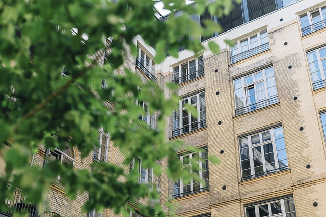 بانک صنعت و معدن در خیابان افشار در تهران 7 بانک صنعت و معدن در خیابان افشار در تهران