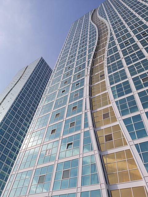 بانک مسکن در خیابان ولیعصر در تهران 4 بانک مسکن در خیابان ولیعصر در تهران