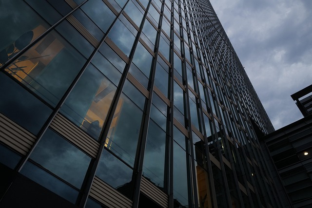 ساختمان کارگزاران بورس اوراق بهادار در خیابان 23 ام جنب خیابان بهاران در تهران 3 ساختمان کارگزاران بورس اوراق بهادار در خیابان 23 ام جنب خیابان بهاران در تهران