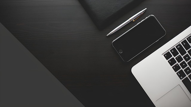 شرکت کارگزاری بورس سهام در خیابان ولیعصر در تهران