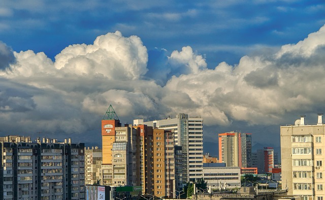 مجتمع تجاری اداری فروزنده در خیابان انقلاب در تهران