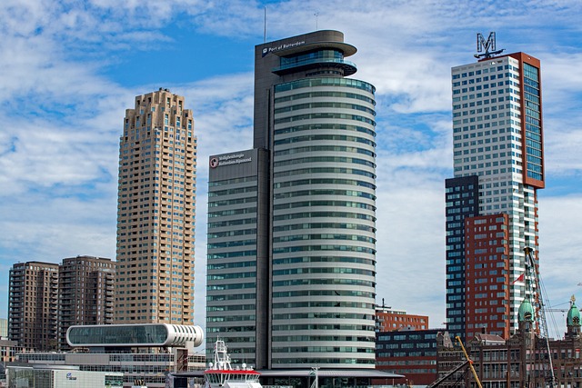 مجتمع تجاری رضوان در خیابان صبوری در تهران