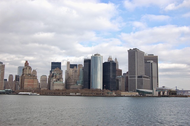 پاساژ مهستان در خیابان کارگر جنوبی در تهران