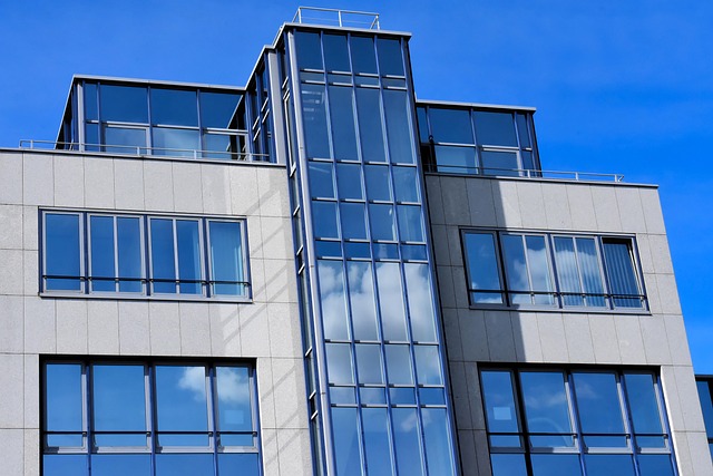 مجتمع تجاری غدیر در خیابان امام غزالی در همدان