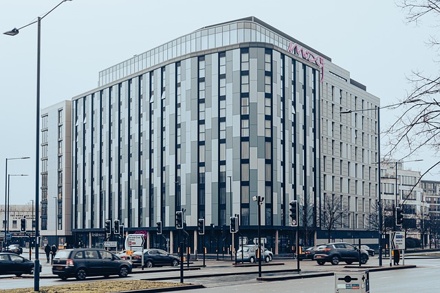 مرکز خرید ستاره شهر در خیابان خیام در قزوین