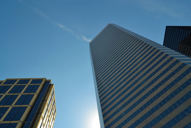 مرکز خرید نیایش در بلوار آیت الله خامنه ای در قزوین