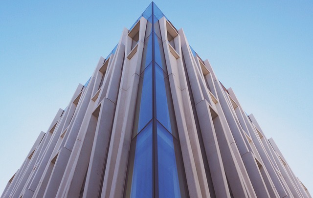 پاساژ بهار در بلوار مدنی در همدان