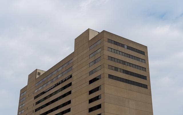 پاساژ طلا در خیابان امام خمینی در زنجان